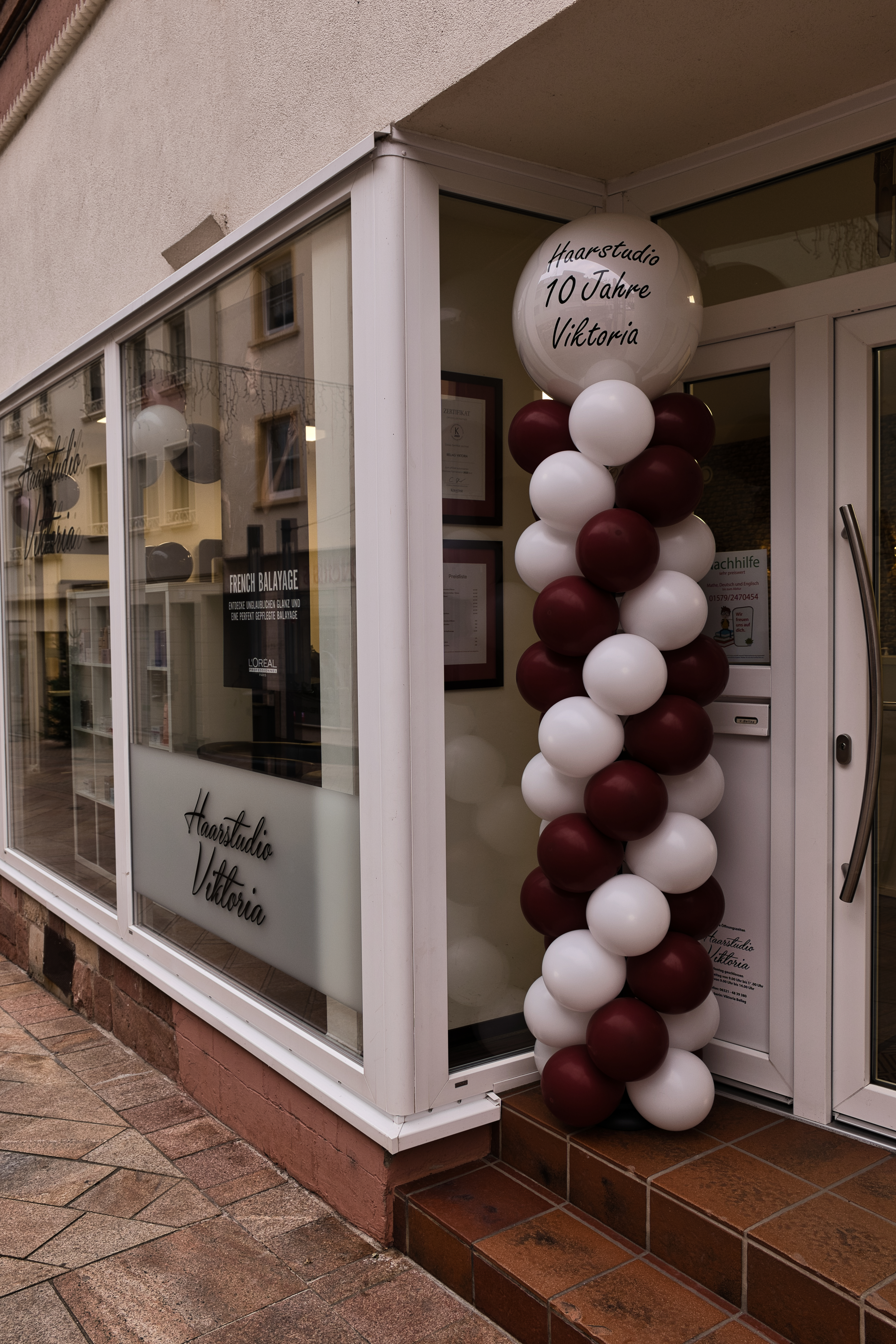 Moderner Friseureingangsbereich im Haarstudio Viktoria